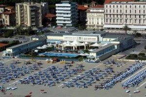 Toscana, nelle spiagge e parchi stop alla plastica monouso