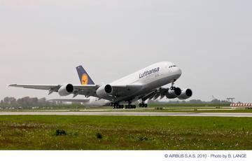 Lufthansa: utile netto in crescita, ma focus sui risparmi