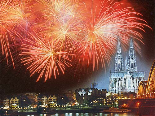 Colonia, fuochi d’artificio sul Reno