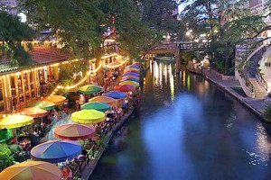 San Antonio, Texas: il lungofiume si estende