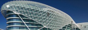L'esterno avveniristico del Yas Viceroy hotel di Abu Dhabi