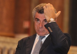 Moretti: «Nessun interesse per Alitalia. Ma è una risorsa del Paese»