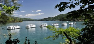 La California dei laghi: houseboat a Shasta Cascade