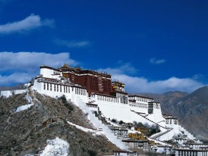 Tibet, i turisti cinesi invadono Lhasa