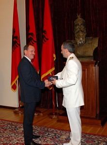 L’Albania premia il comandante di Costa Voyager