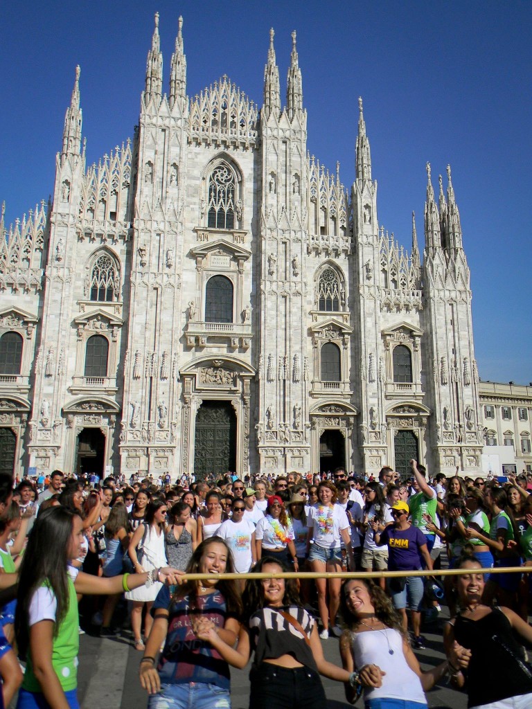 Veratour coinvolge mille persone con il primo Limbo Flash Mob a Milano
