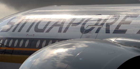 Singapore Airlines riduce gli utili trimestrali