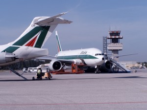 Alitalia: possibili mille esuberi nel nuovo piano industriale