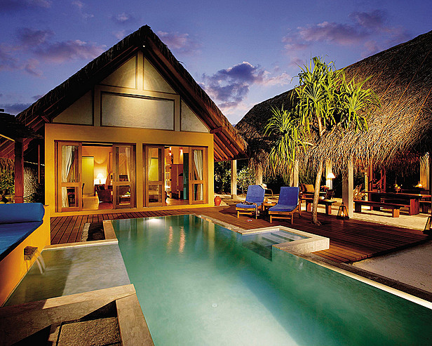 Il Four Seasons Maldive inaugura la suite Landaa Estate