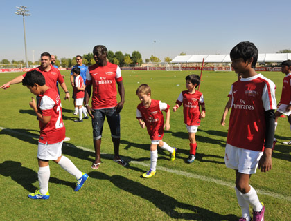 Nicolaus, calcio e inglese per ragazzi con gli istruttori dell’Arsenal