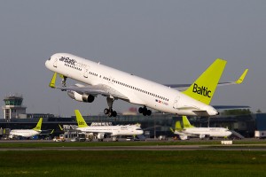 Airbaltic rafforza l’accordo con Etihad e lancia nuove rotte