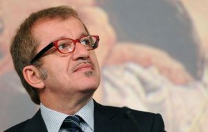 Maroni: «Se sacrificano Malpensa non entreremo in Sea». Pisapia: «Il comune difenderà i due scali»