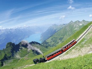 Svizzera: sempre più stranieri viaggiano con treno, autobus e battelli