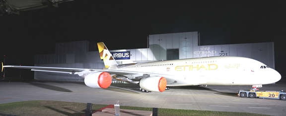 Etihad Airways, nuova livrea per il primo A380