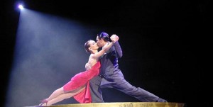 Costa Magica salpa per la crociera del tango