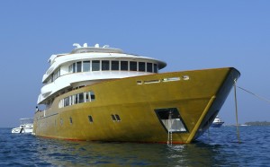 Le Maldive viste dal mare con la Maldive Crown