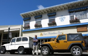 Benedetto Cico davanti al San Anselmo Inn