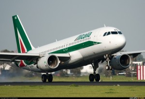Alitalia, regole più flessibili per i dispositivi mobili
