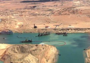 Taglio del nastro per il nuovo Canale di Suez