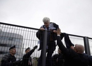 Air France: dipendenti in rivolta dopo l’annuncio di 2.900 tagli