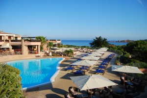 hotel-marinedda-gallery-piscina-vista-mare-isola-rossa-sardegna