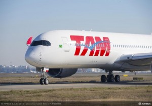Il nuovo Airbus A350 di Tam Airlines pronto al decollo