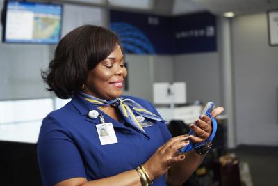 United Airlines: 6 mila addetti al servizio clienti in aeroporto con l’iPhone 6 Plus