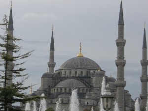 Istanbul: esplosione nei pressi della Moschea Blu