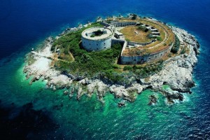 Montenegro, l’isola-fortezza di Mamula diventerà un hotel di lusso