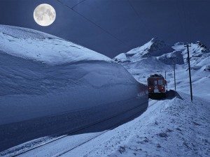 Il Trenino Rosso sotto la luna piena con Ferrovia Retica