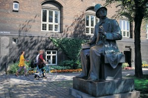 Andersen at the Town Hall Square_Jos Martin