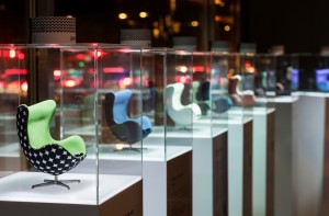 Radisson Blu a tutto design con la mostra Miniature Egg™ Chair