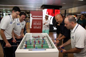 AdR: sfide a calciobalilla in attesa dell’aereo