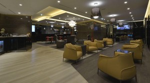 Poltrona Frau firma le due lounge Casa Alitalia