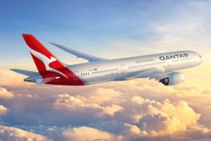 Qantas: stima al rialzo per i profitti del semestre grazie al boom della domanda di viaggio