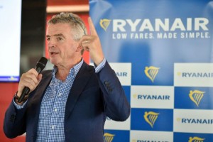 Ryanair cambia le carte in tavola. Forse dovrà aumentare le tariffe