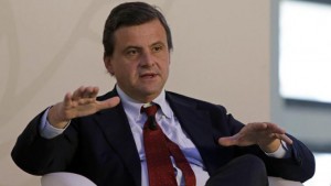 Calenda su Alitalia: «E’ e deve restare una compagnia privata»
