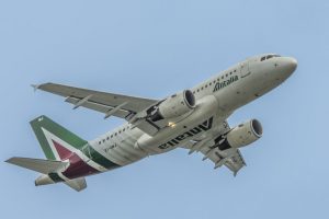 Alitalia giudica «non sostenibile» il nuovo bando per la Sardegna