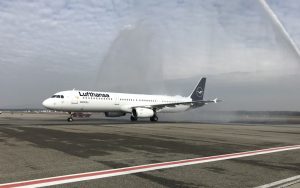 Lufthansa: in volo i primi due aeromobili con la nuova livrea