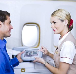 Emirates cerca personale di bordo, open day a Roma il 21 aprile