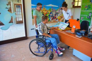 Gardaland inaugura il servizio Easy Rider per gruppi di disabili