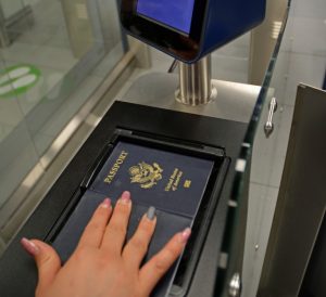 Fiumicino: primo scalo italiano con E-gates per passeggeri USA