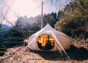 Glamping a due ore da Tokyo: tende di lusso al Circus OutDoor