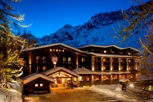Château Monfort e Hotel Hermitage: ecco il pacchetto “Shop & Ski”