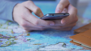 Viaggi aerei, 7 passeggeri su 10 entro il 2025 si affideranno allo smartphone