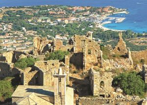 https://www.travelquotidiano.com/wp-content/uploads/2019/05/Corsica-1-300x214.jpg