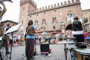 Ferrara Buskers Festival inaugura i percorsi turistici tra arte e letteratura