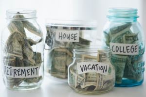 Booking.com: la generazione Z preferisce i viaggi ai beni materiali