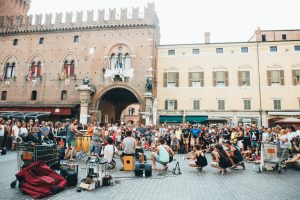 Ferrara Buskers Festival, percorsi turistici e 130 spettacoli al giorno