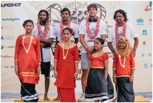 Maldive, un mese in kitesurf “da sud a nord” per salvare gli oceani